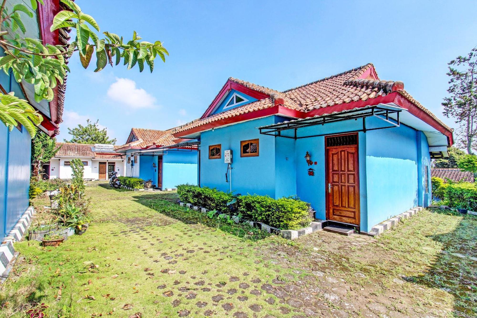 Отель Capital O 91644 Loka Hause Салатига Экстерьер фото